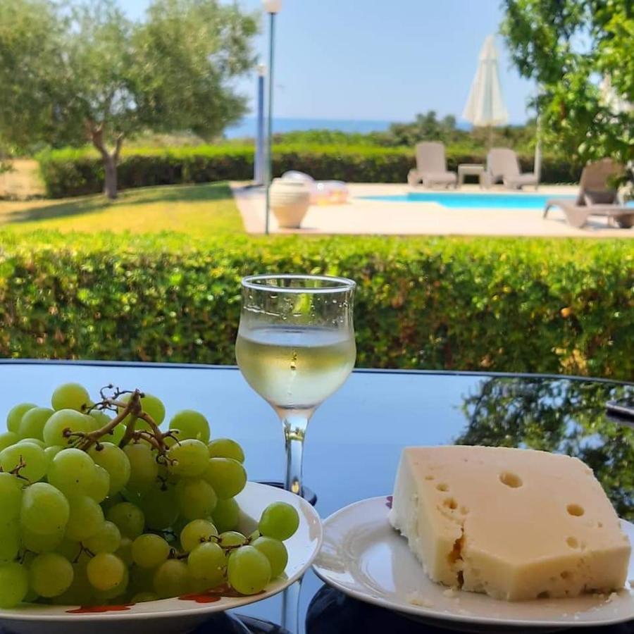 Monambeles Villas スヴォロナータ エクステリア 写真