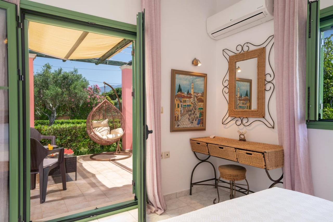 Monambeles Villas スヴォロナータ エクステリア 写真