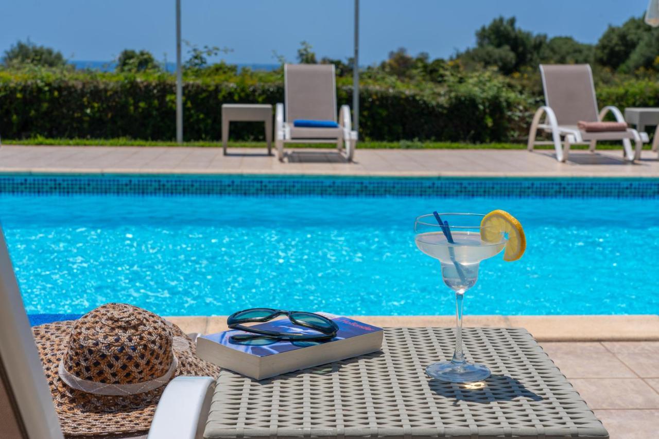 Monambeles Villas スヴォロナータ エクステリア 写真