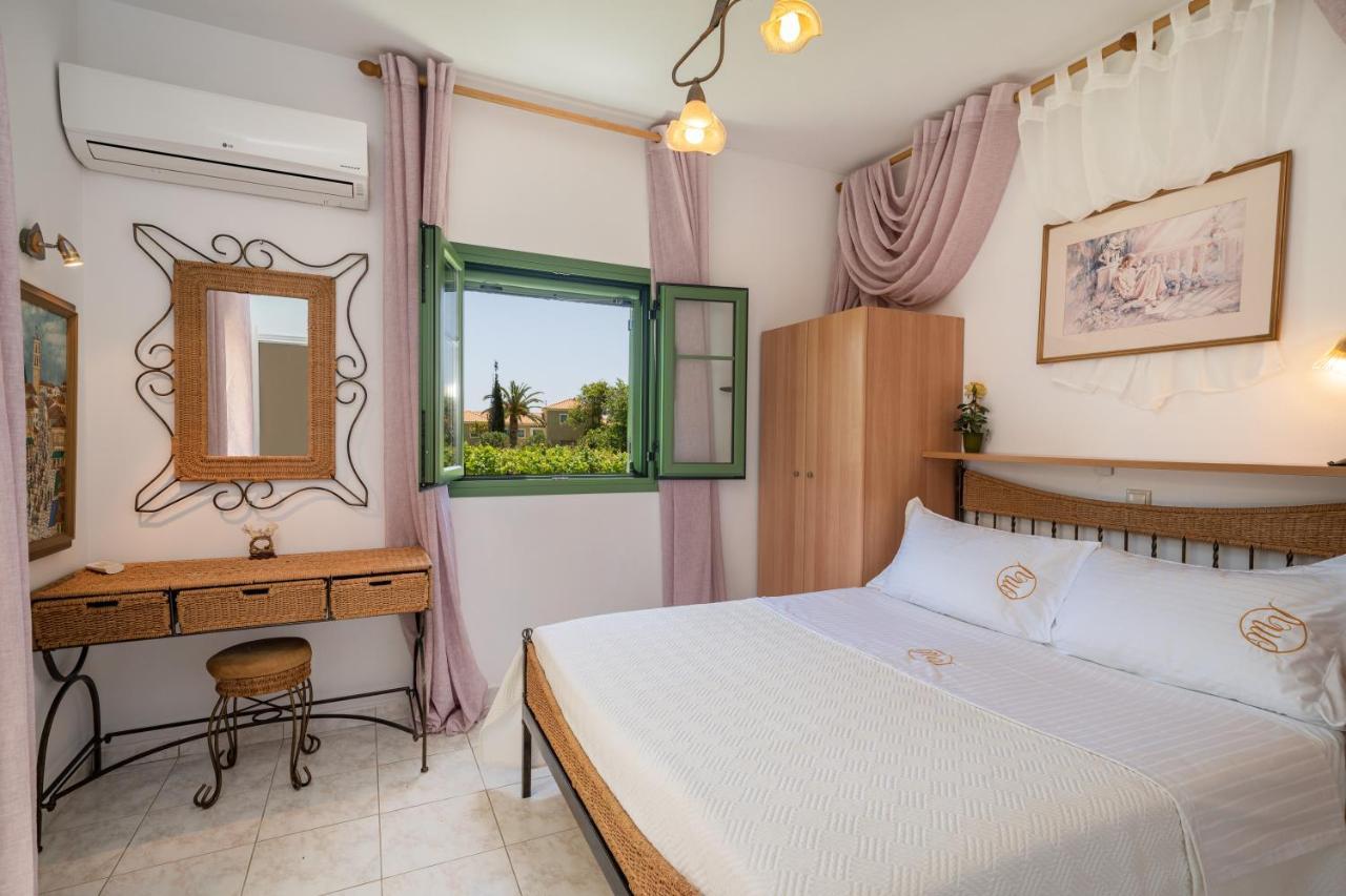 Monambeles Villas スヴォロナータ エクステリア 写真