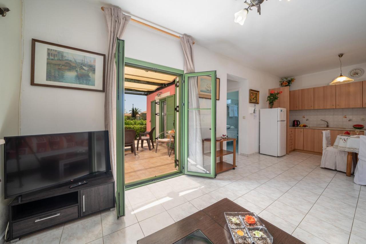 Monambeles Villas スヴォロナータ エクステリア 写真