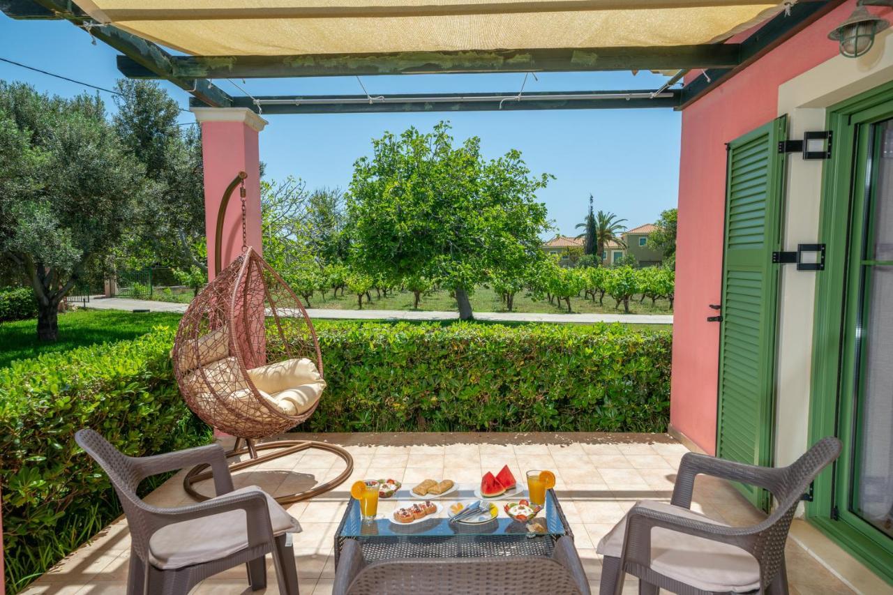 Monambeles Villas スヴォロナータ エクステリア 写真