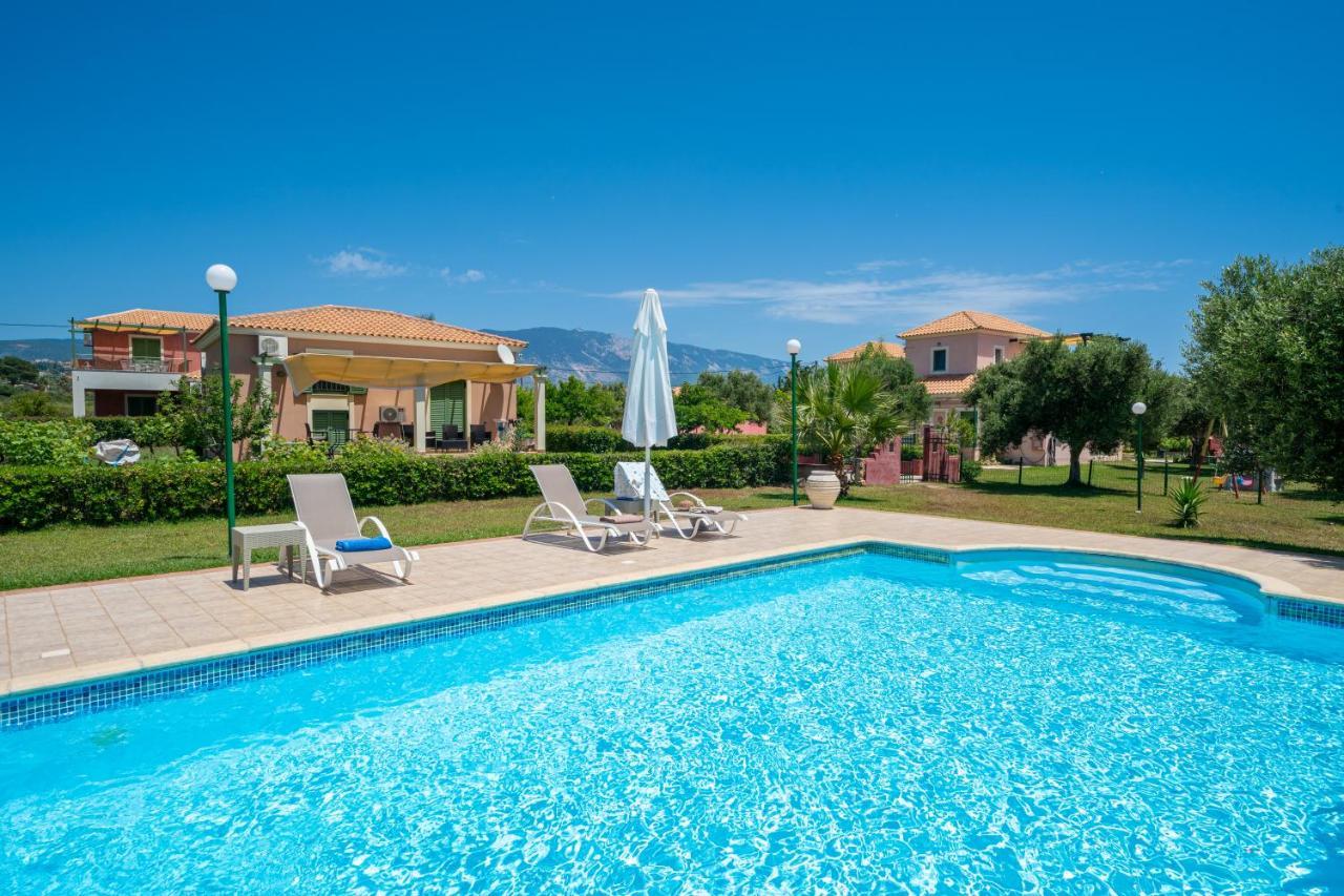 Monambeles Villas スヴォロナータ エクステリア 写真