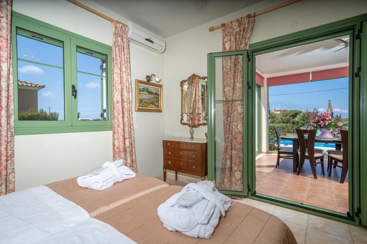 Monambeles Villas スヴォロナータ エクステリア 写真