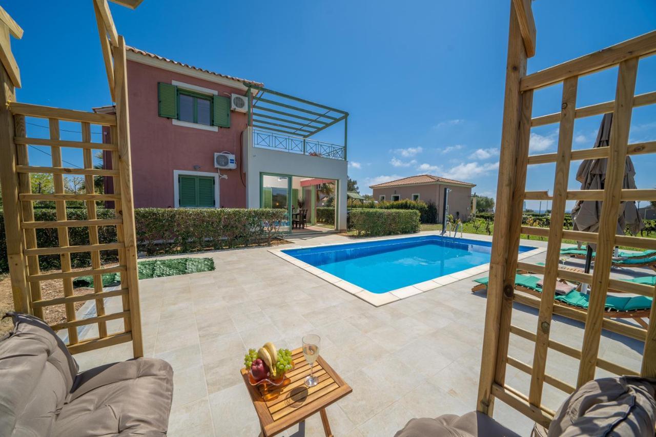 Monambeles Villas スヴォロナータ エクステリア 写真