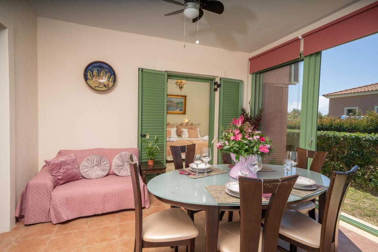 Monambeles Villas スヴォロナータ エクステリア 写真