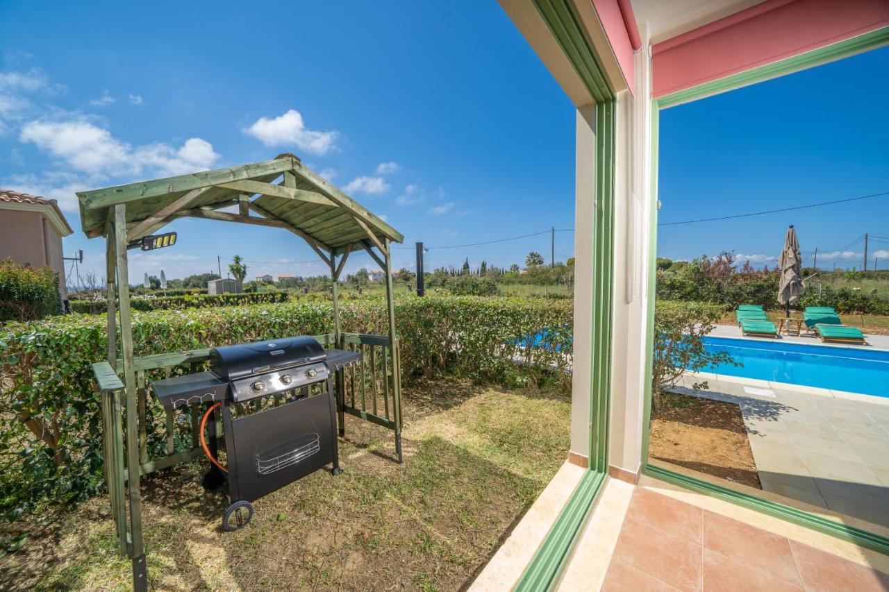 Monambeles Villas スヴォロナータ エクステリア 写真