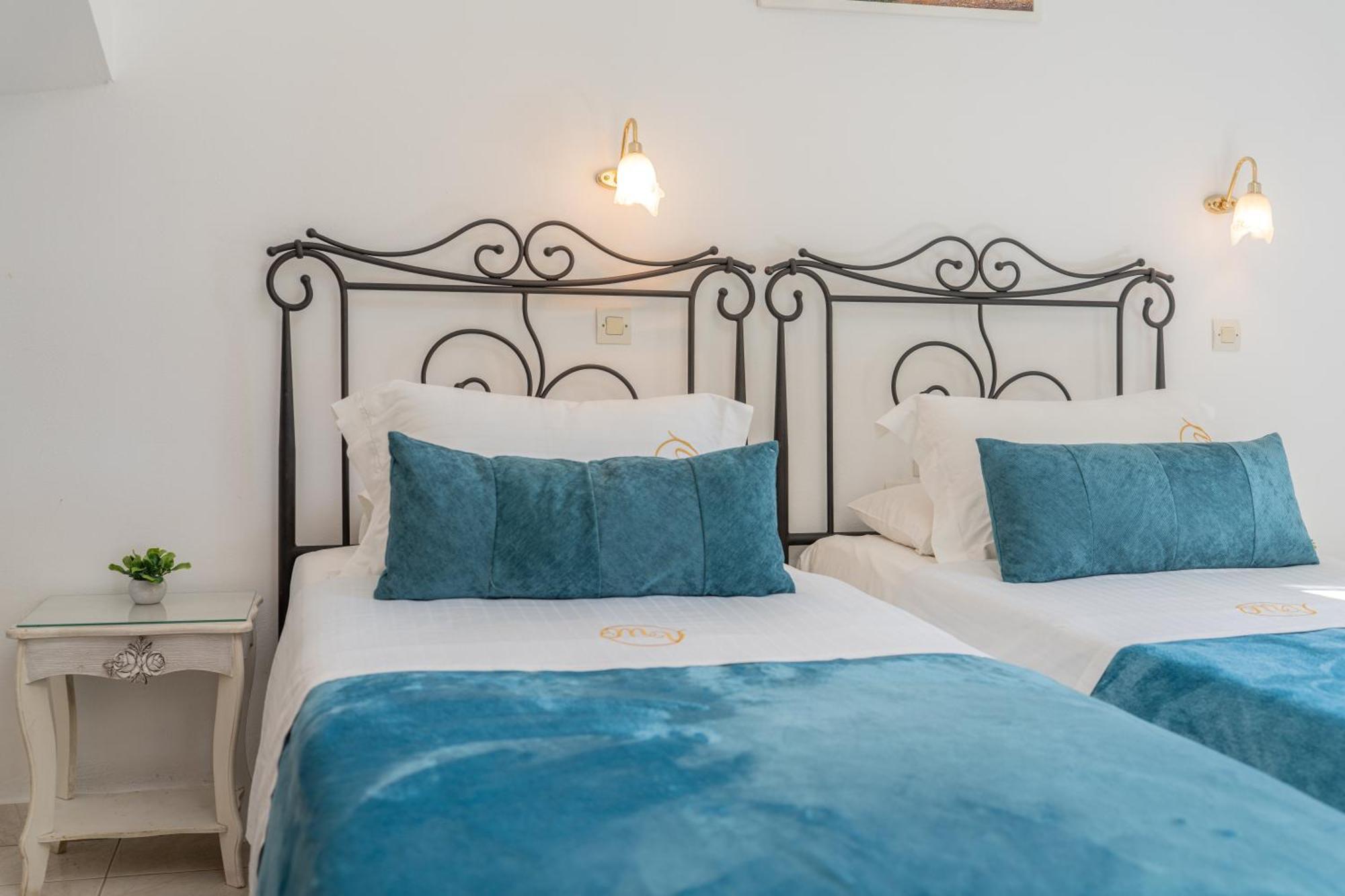 Monambeles Villas スヴォロナータ エクステリア 写真