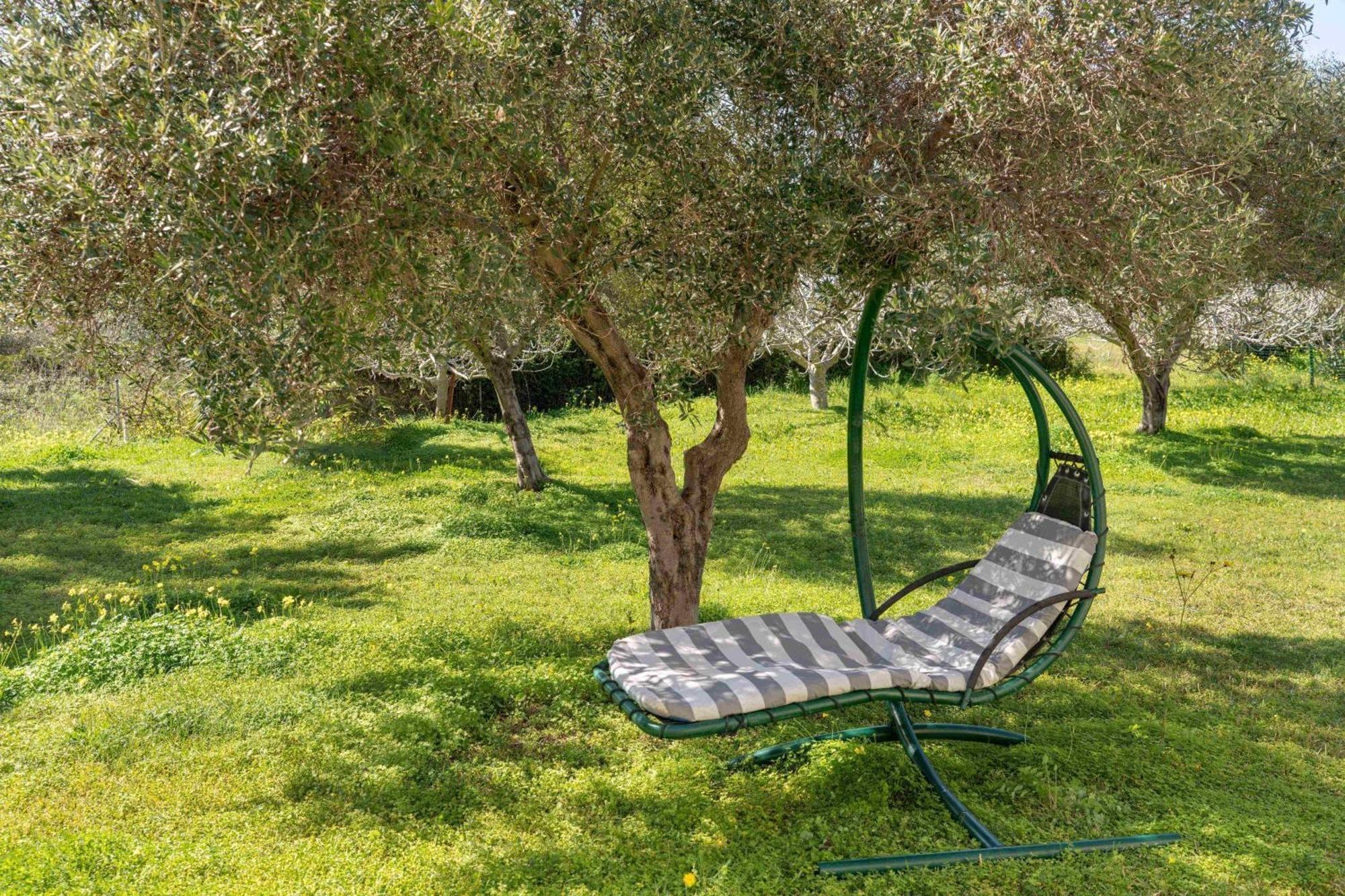 Monambeles Villas スヴォロナータ エクステリア 写真