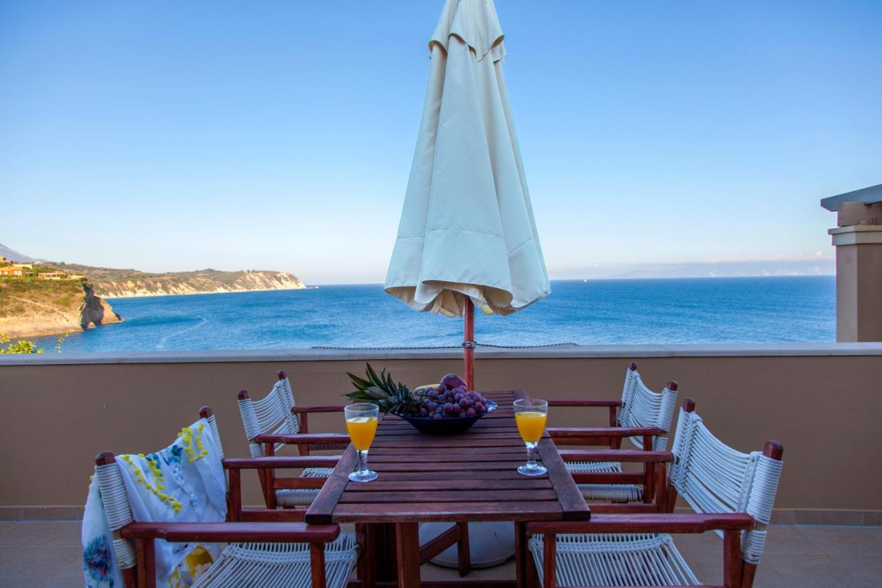 Monambeles Villas スヴォロナータ エクステリア 写真