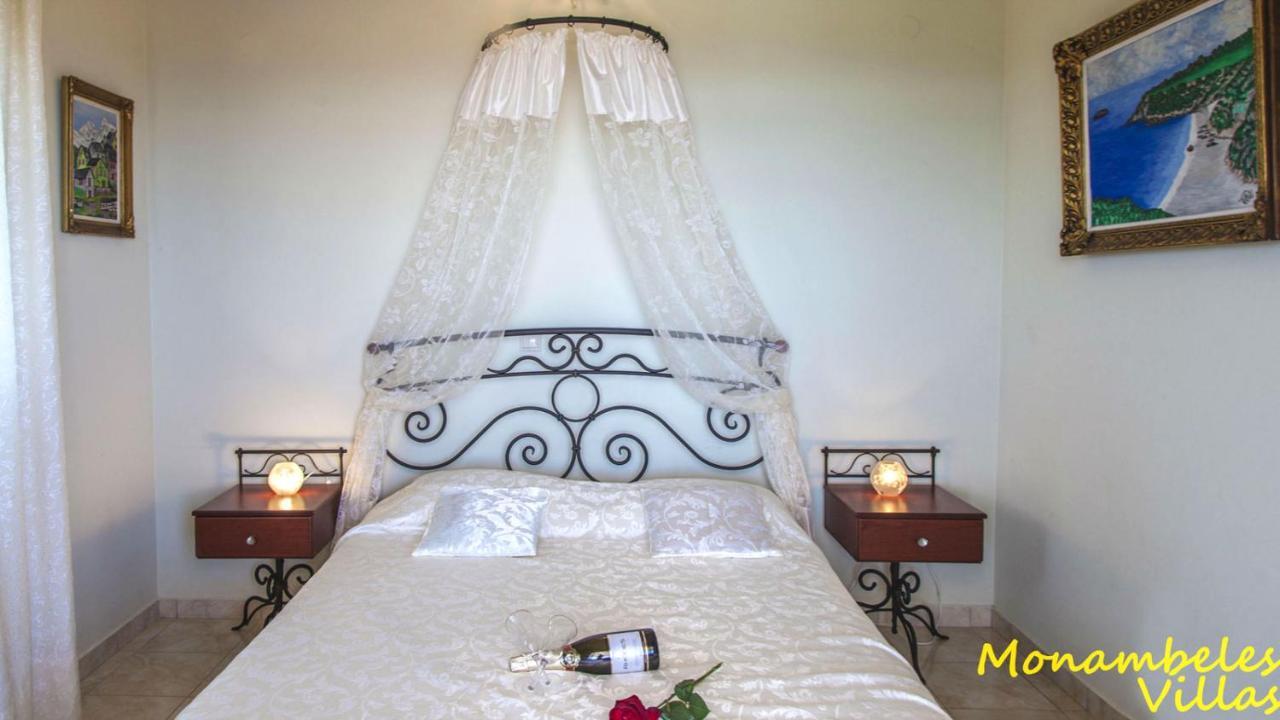 Monambeles Villas スヴォロナータ エクステリア 写真