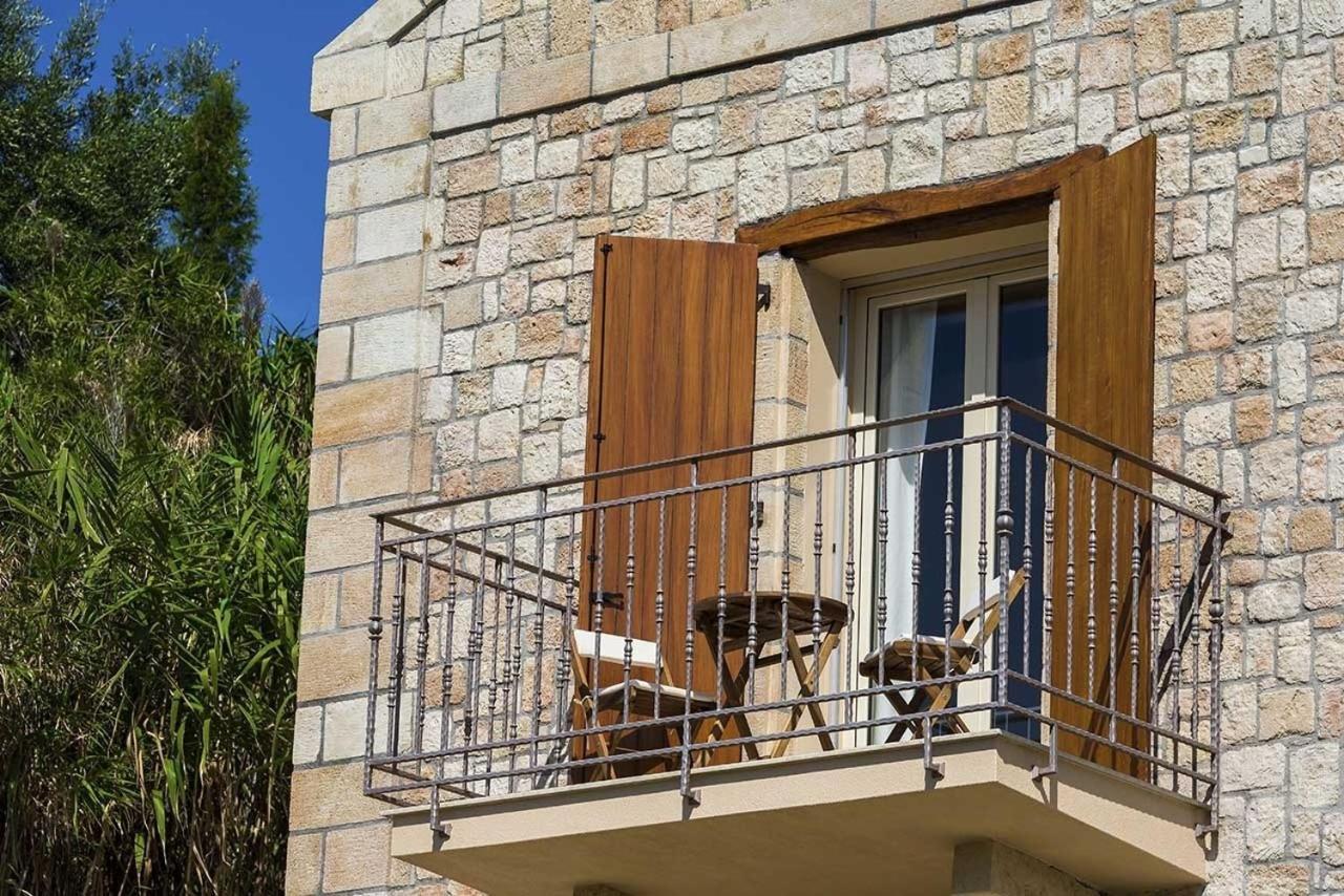 Monambeles Villas スヴォロナータ エクステリア 写真