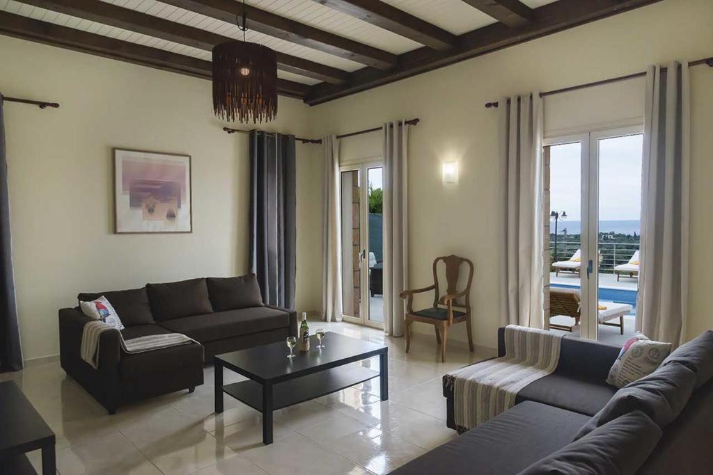 Monambeles Villas スヴォロナータ エクステリア 写真