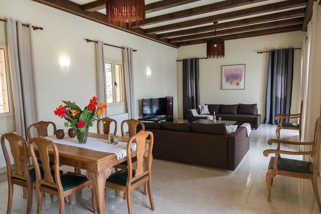 Monambeles Villas スヴォロナータ エクステリア 写真