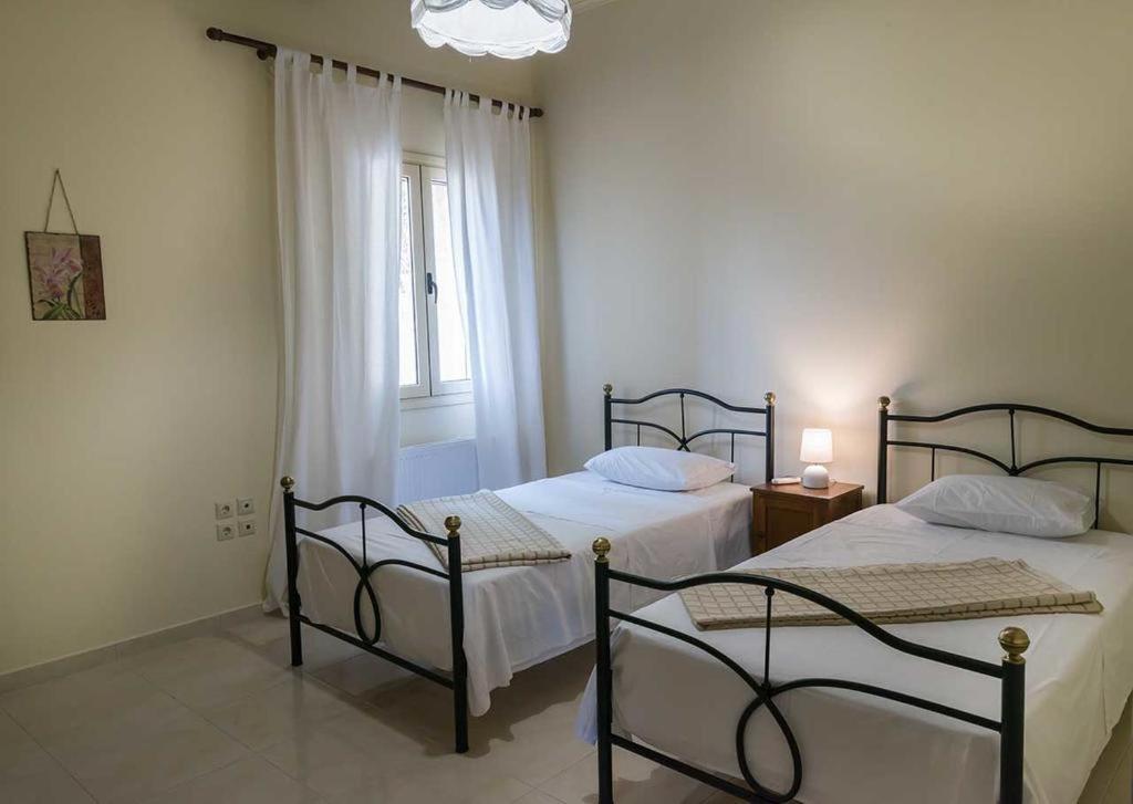 Monambeles Villas スヴォロナータ エクステリア 写真
